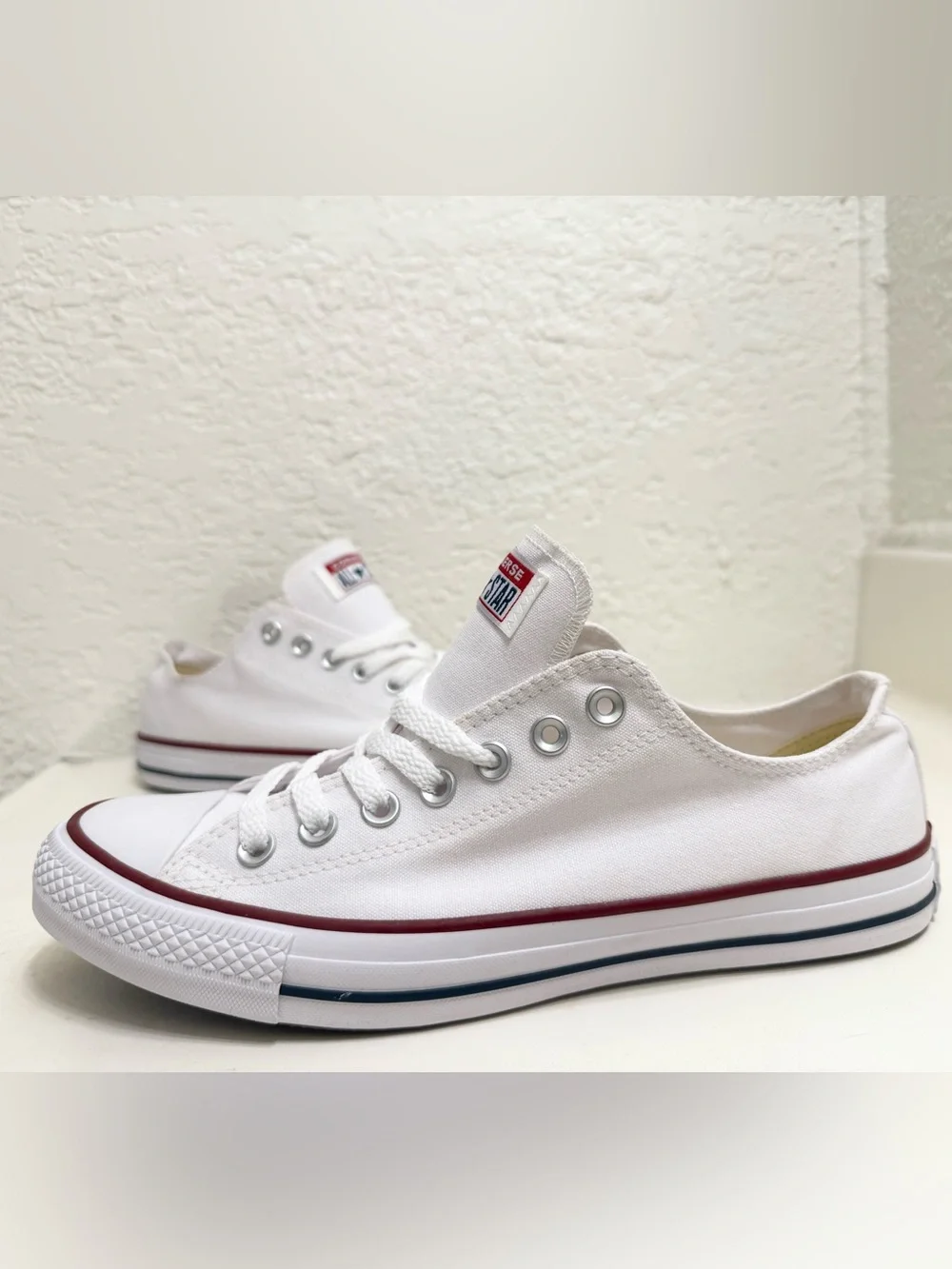 Converse White Low-Top Sneakers with Red & Navy Stripes Mens 8.5 women’s 10.5 - Picture 2 of 6